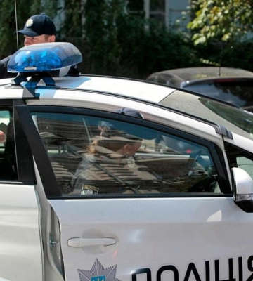 П’яний і без прав: у Києві водій Audi на швидкості протаранив світлофор (ВІДЕО)