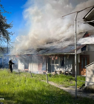 На Тячівщині вогнеборці ліквідували пожежу в надвірній споруді