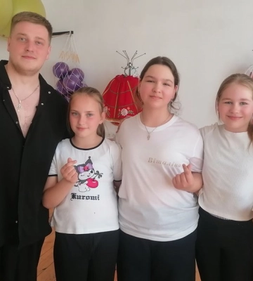 Переніс 10 операцій і знову танцює: історія ветерана, який вчить дітей на Волині