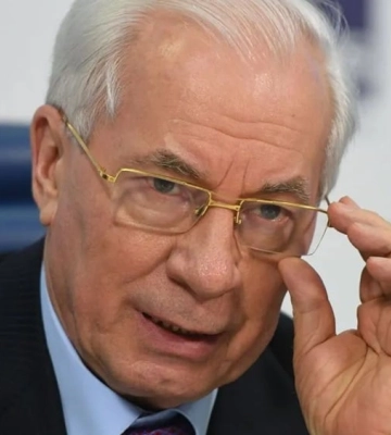 Втікач Азаров розкрив персону могутнього політика, який тепер рятує Московську церкву в Україні