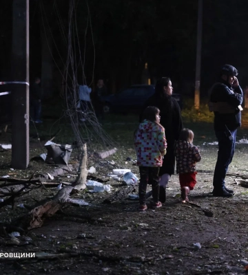 В Днепре россияне нанесли удар по складу с пиротехникой, вспыхнул пожар