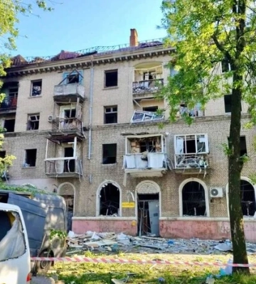 Пошкоджено десятки багатоповерхівок, садочки, мечеть: що відомо про масований удар по Дніпру