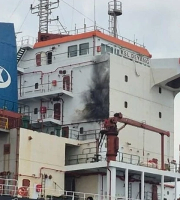 Військово-морські сили показали китайське судно, яке атакувала Росія