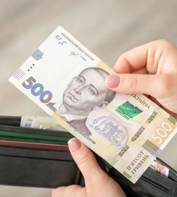 Названо суму грошей, яку фінансові експерти не рекомендують зберігати в банку