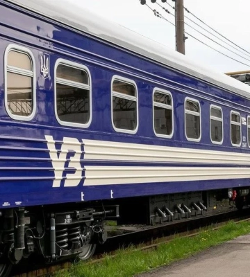 Рух поїздів, які курсують Черкащиною, змінили після обстрілу росіянами Дніпропетровщини