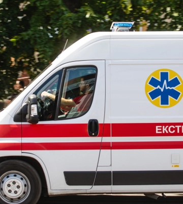 Дрон РФ атаковал маршрутку в Херсоне, есть жертвы