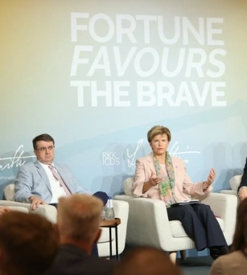 Образа для равлика. Глава МЗС Латвії висміяла пересування росіян на фронті