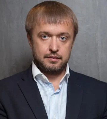 Ексдепутат Хмельницької облради набрав кредитів на 185 млн грн і втік до ОАЕ