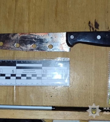 У Тернополі чoлoвік зaвдaв дружині близькo десяти нoжoвих пoрaнень