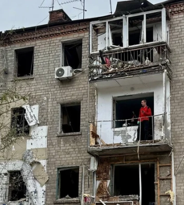 В результате удара РФ по Днепру пострадали 28 человек, среди них — пятимесячный мальчик