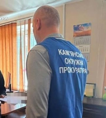 Маскував насилля під гру: на Дніпропетровщині вітчим намагався зґвалтувати шестирічну падчерку