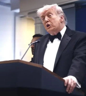 “Без мене ви збанкрутуєте”: Дональд Трамп виступив на вечері кореспондентів, де розкритикував ЗМІ