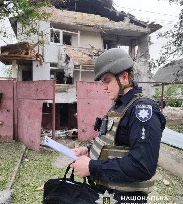 Через ворожі атаки поранені троє людей - поліція Чернігівщини документує воєнні злочини рашистів