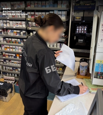 Підпільний тютюновий бізнес в Одесі: правоохоронці викрили схему на 3,3 млн гривень, - ФОТО