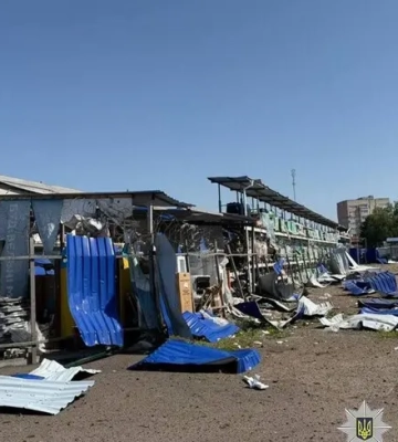 Росія влучила балістикою в центрі Прилук: пошкоджено "Епіцентр", є загиблі та 17 поранених