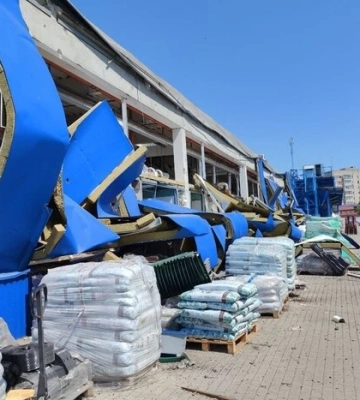 Росія пошкодила «Епіцентр» у Прилуках: поранено працівників