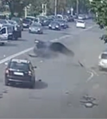 У Луцьку під час хвилини мовчання трапилася аварія: як покарали водія