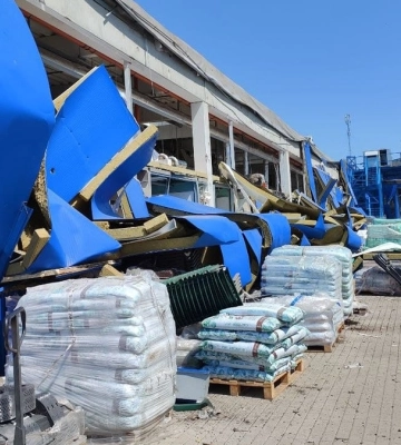 Росія вдарила балістикою по центру Прилук, пошкоджено Епіцентр — Суспільне