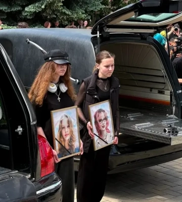 В Киеве простились с дочерьми погибшего воина Любавой и Верой Яковлевыми, погибшими во время атаки рф 14 мая