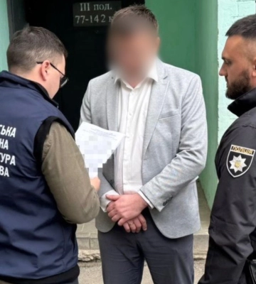 Директор лицея Харьковского горсовета фиктивно "трудоустроил" 7 мужчин, чтобы те избежали мобилизации