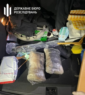 Доставляв психотропи особисто на Житомирщину: затримано правоохоронця з Києва, - ДБР