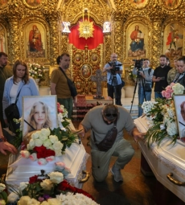 У Києві попрощалися із сестрами Яковлєвими, які загинули через російський удар