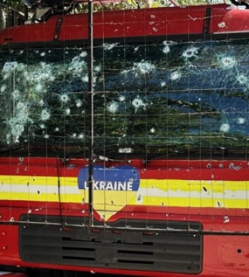 У Нікополі росіяни двічі атакували дроном автомобіль рятувальників