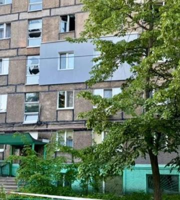 Войска РФ атаковали Днепр: повреждены дома, есть раненая