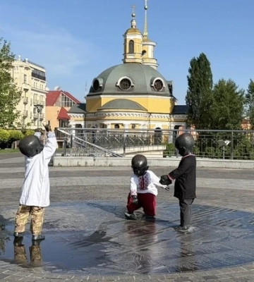 Малюки – засновники Києва приміряли вишиванки з різних куточків України