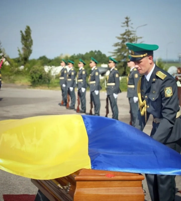 В Україну повернули останки лідера ОУН Андрія Мельника та його дружини