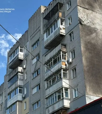 Ворог вдарив по Дніпру, пошкоджені будинки