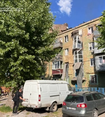 Ворог вдарив по Дніпру, пошкоджені будинки