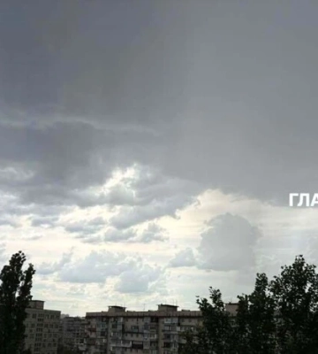 Негода вирує третій день: Київ та область накрили грози, град і ураганний вітер