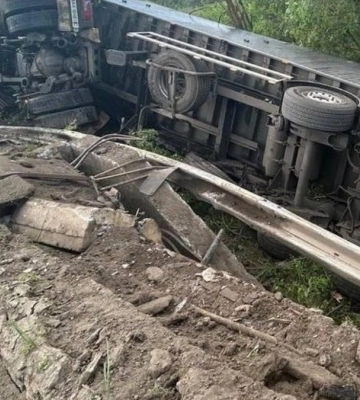 Росіяни врадили по вантажівці на Харківщині: загинула людина