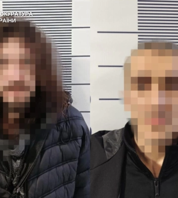 На Хмельниччині судитимуть чоловіків, які жбурнули пляшки із запальною сумішшю у житловий будинок