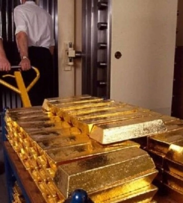 Центробанк Росії рекордними темпами розпродає золоті резерви – Bloomberg