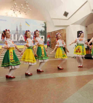 У харківській підземці святкували день вишиванки