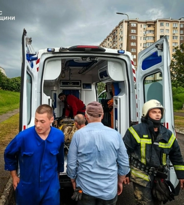 В Одеському районі жінка під час відпочинку зірвалася з крутого обриву, - ФОТО