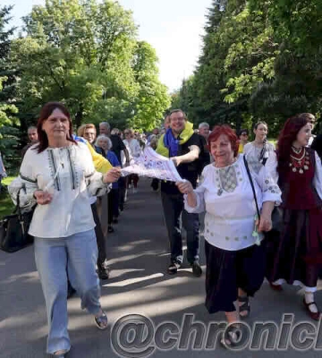 У харківській підземці святкували день вишиванки