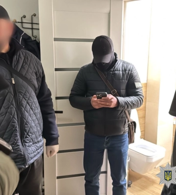 За гроші обіцяв переведення військового в тилову частину - у Києві затримано спритника