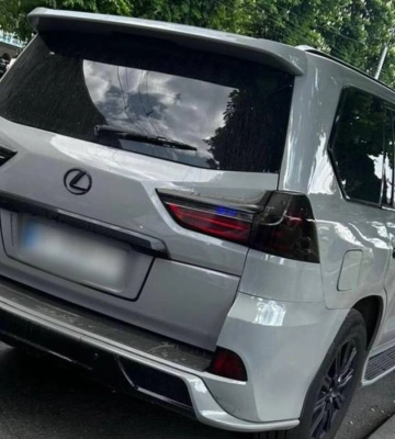 У Рівному патрульні виявили автомобіль Lexus з ознаками підробки номерів агрегатів