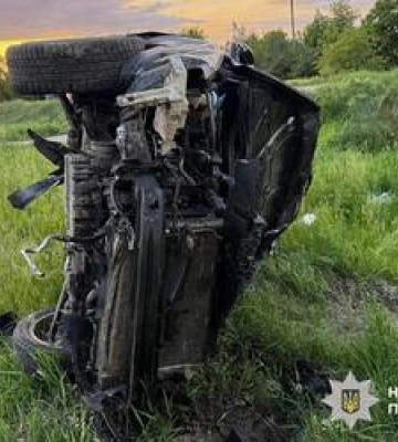 Смертельна автотроща на Полтавщині: легковик злетів з дороги та перевернувся