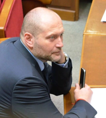 Екснардепу Березі загрожує штраф до €100 тис за публікації про Ощадбанк про “угорську справу”