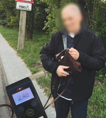 Патрульні оштрафували пішохода, який у стані сп’яніння ходив дорогою у Рівному