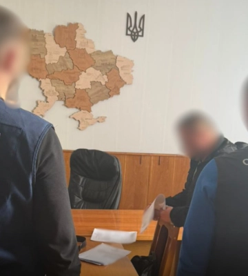 На Буковині посадовець ТЦК за $9 тисяч обіцяв допомогти знятися з військового обліку