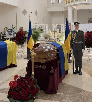 Гробы главы ОУН Мельника и его супруги выставлены для публичного почтения в Патриаршем соборе УГКЦ в Киеве
