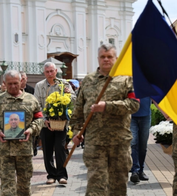 У Луцьку провели в останню путь полеглого військовослужбовця Олександра Кобилька