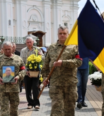 У Луцьку провели в останню дорогу Героя Олександра Кобилька 