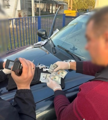 На Волині ділки завозили автомобілі нібито для ЗСУ та перепродавали їх