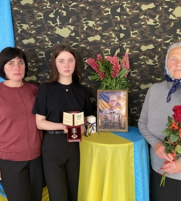 На Волині родині загиблого воїна Сергія Карпука вручили орден «За мужність» 